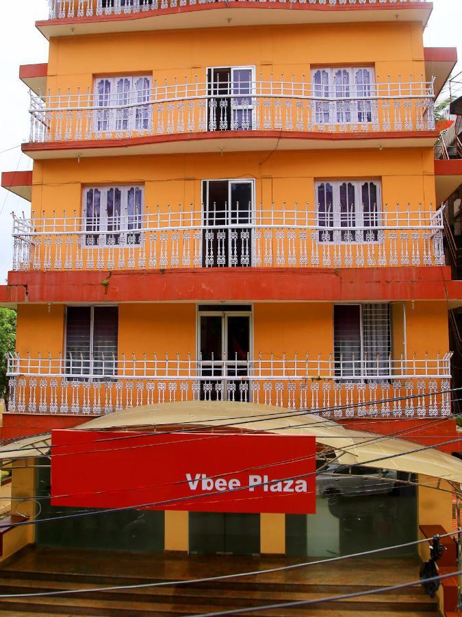 V Bee Plaza Hotell Thiruvananthapuram Exteriör bild